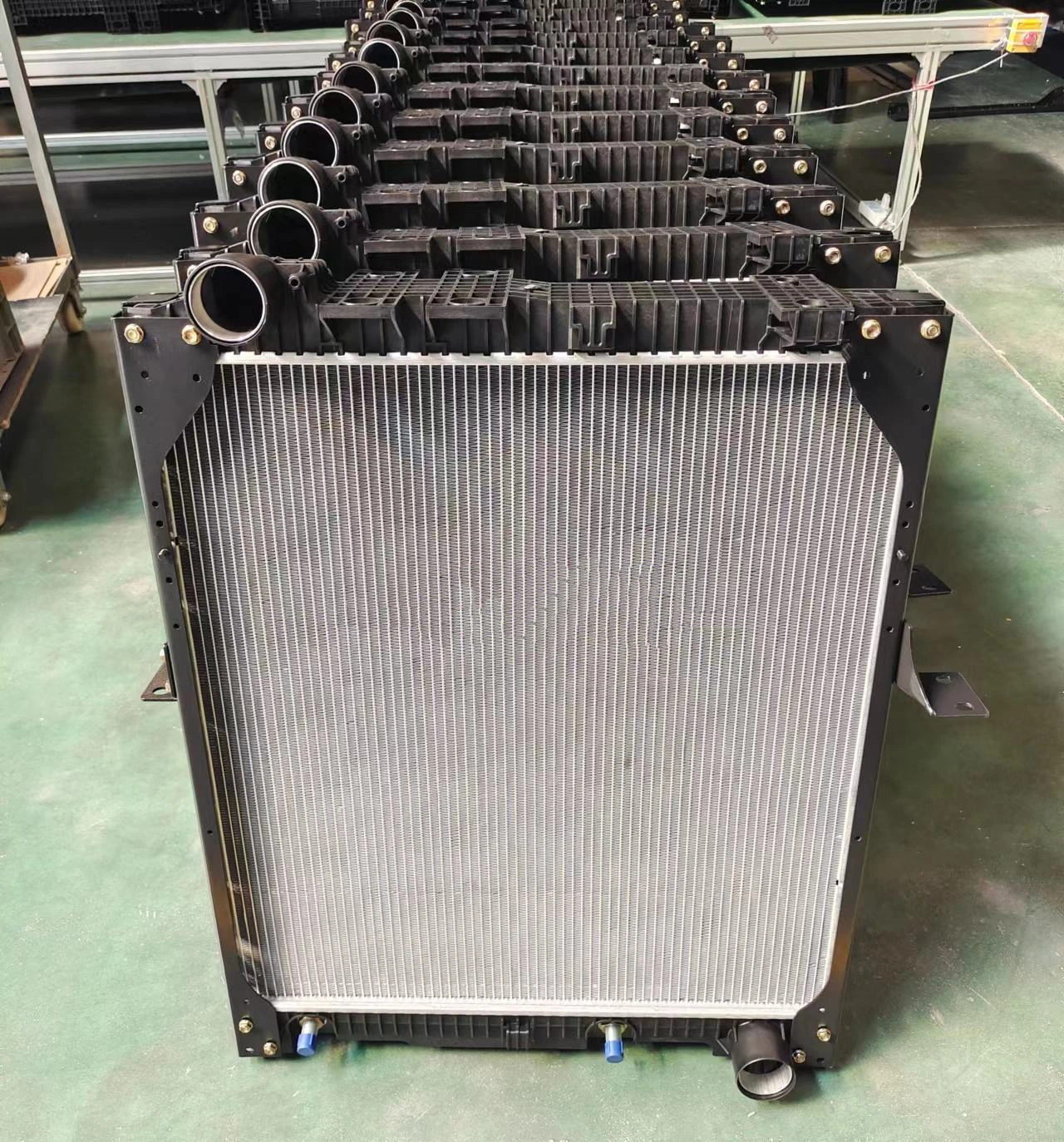 OEM 11009035 Quality Auto Parts Aluminium Radiator Used for Heavy Duty Machine