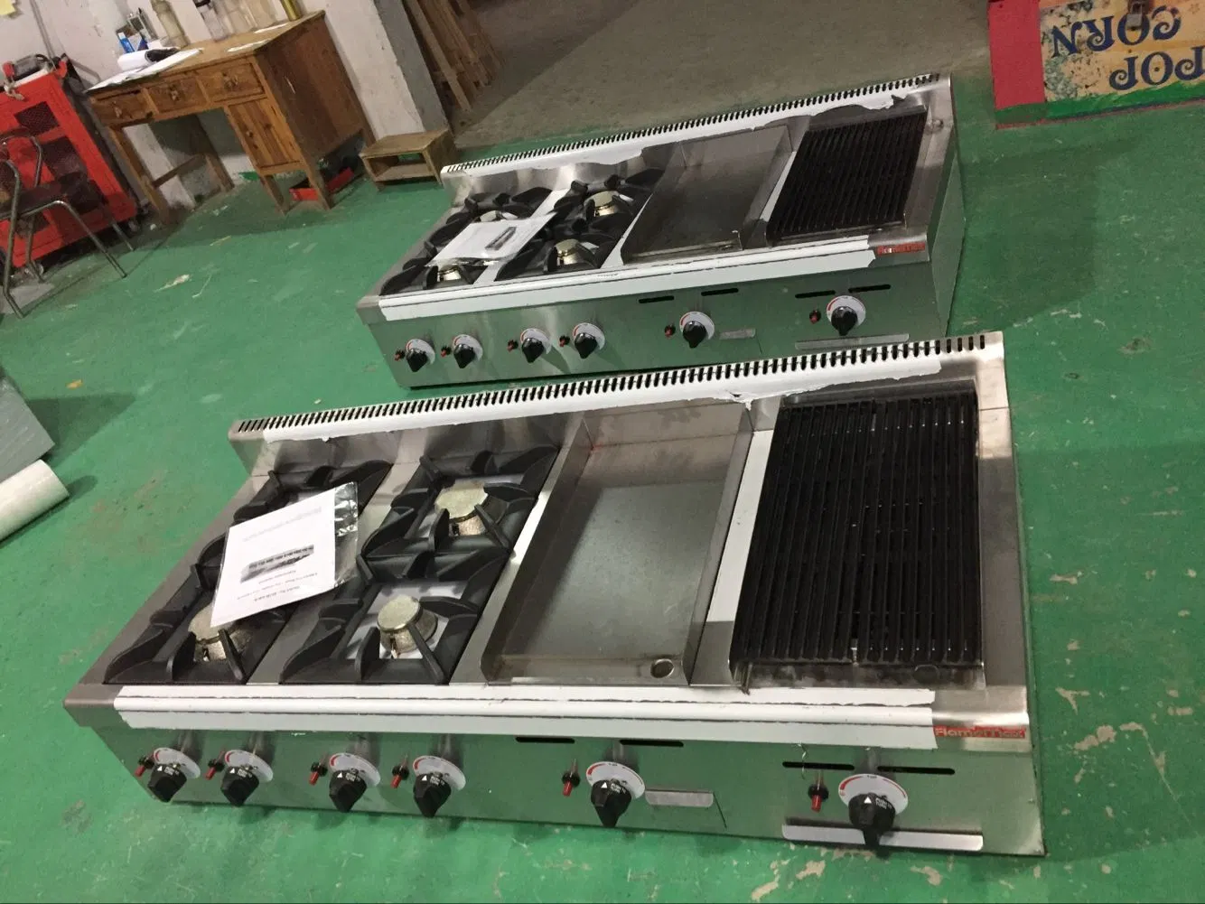 Sample Customization 4 Burners Gas Range Gas Griddle Gas Grill with Multifunction (HGR-64GL)