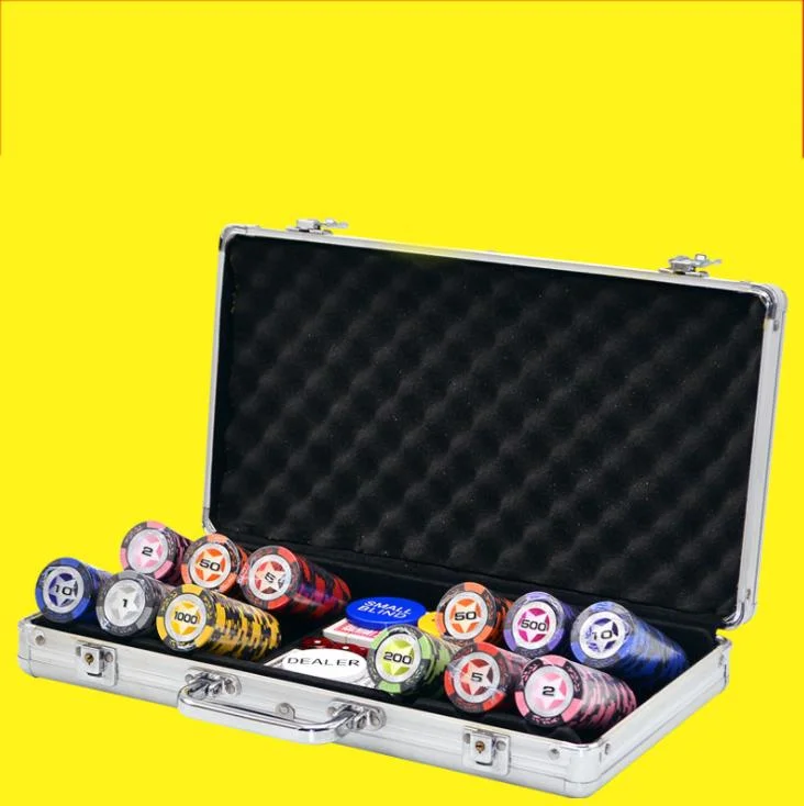 300 PCS/Set 13.5g Lehm-Kasino-Texas-Schürhaken-Chip-Sets mit aufgerundete Ecken-Metallkasten-Goldfarben-Aluminiumfall-Koffer