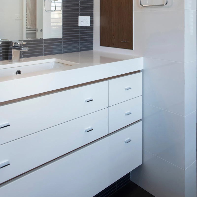 Personalizar el cuarto de baño Laminado de madera de color Espejo armarios Mueble con lavabo y grifo