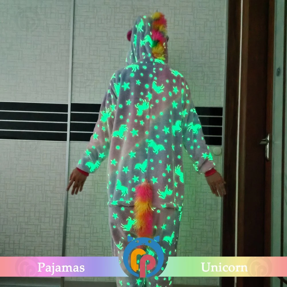 Nuevo estilo de fábrica barata al por mayor parte de la familia por la noche de invierno ropa luminosa Unicorn pijamas