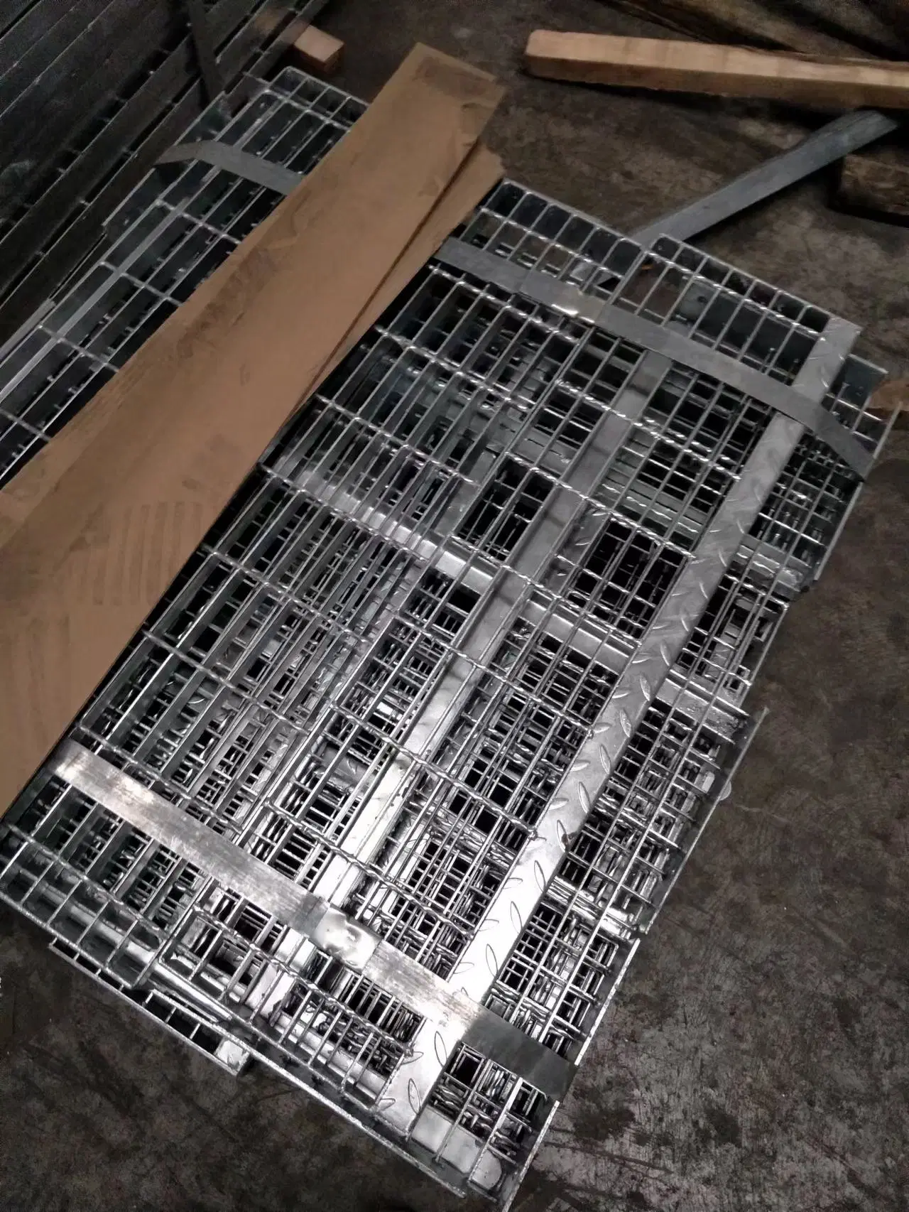 Steel Bar Grating Stair Treads w/ Defined Visible Nosings of 3 Types