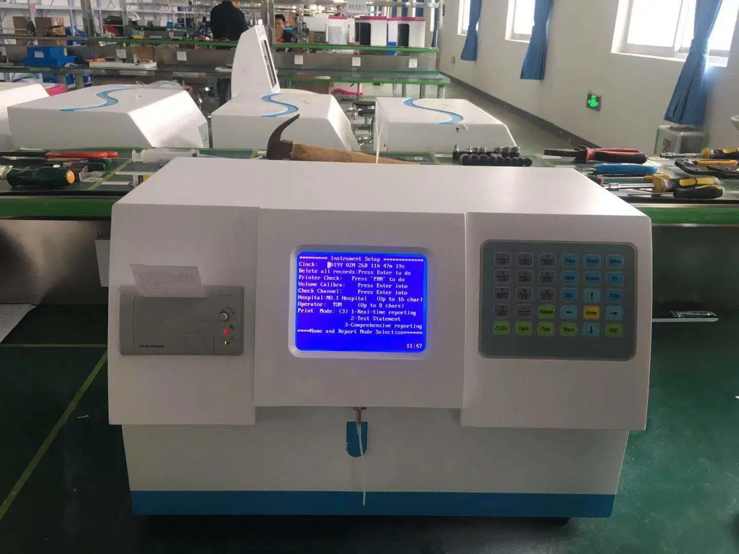 MCA-8000A Medizinische Krankenhaus Labor Klinik Ausrüstung Blut-Test-Maschine tragbar Halbautomatisches Chemistry Analyzer