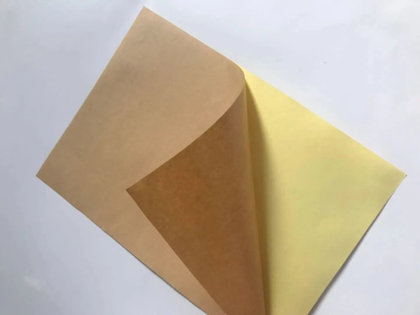 Kraft adhesiva de papel adhesivo de color marrón