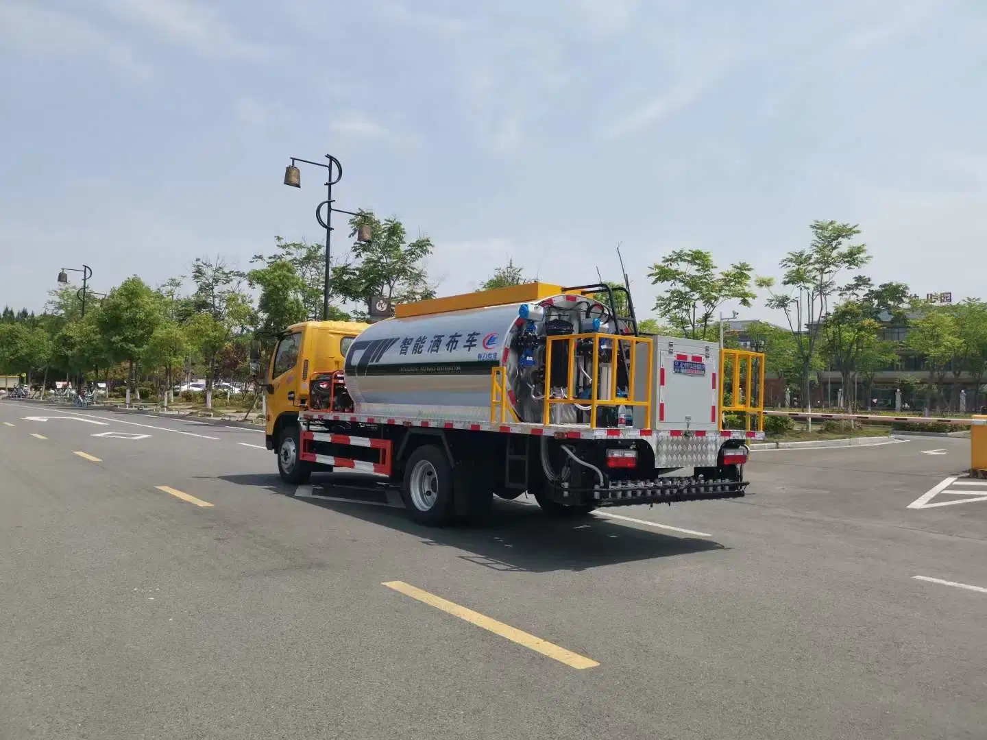 Dongfeng 6000L/8000L Distribuidor de asfalto camión cisterna el mantenimiento de carreteras de asfalto de la carretilla elevadora a la venta de pulverización