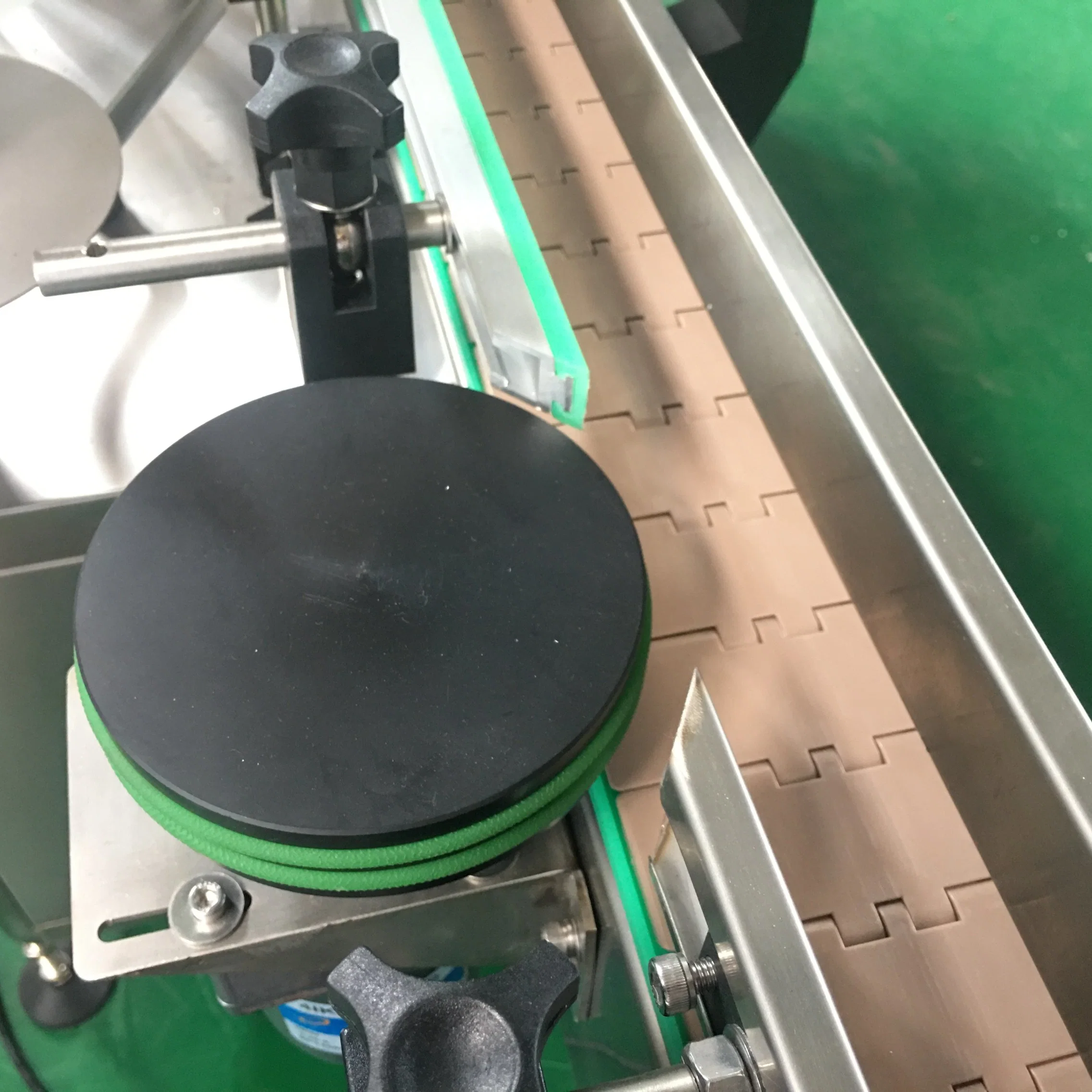 Automatic All Shapes Beer Alcohol Round Bottle Labeling Machine