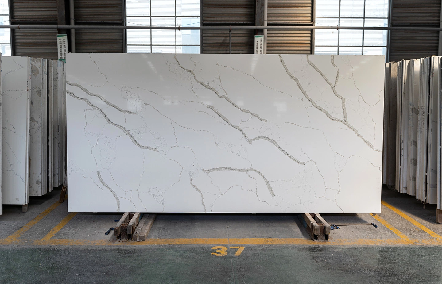 Artificial Quartz Slab Calacatta Suface for Kitchen and Bathroom Countertops