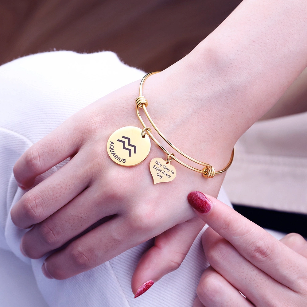 Nome personalizado personalizado gravado Lucky Blangle Charm pulseira dia das mães Presente