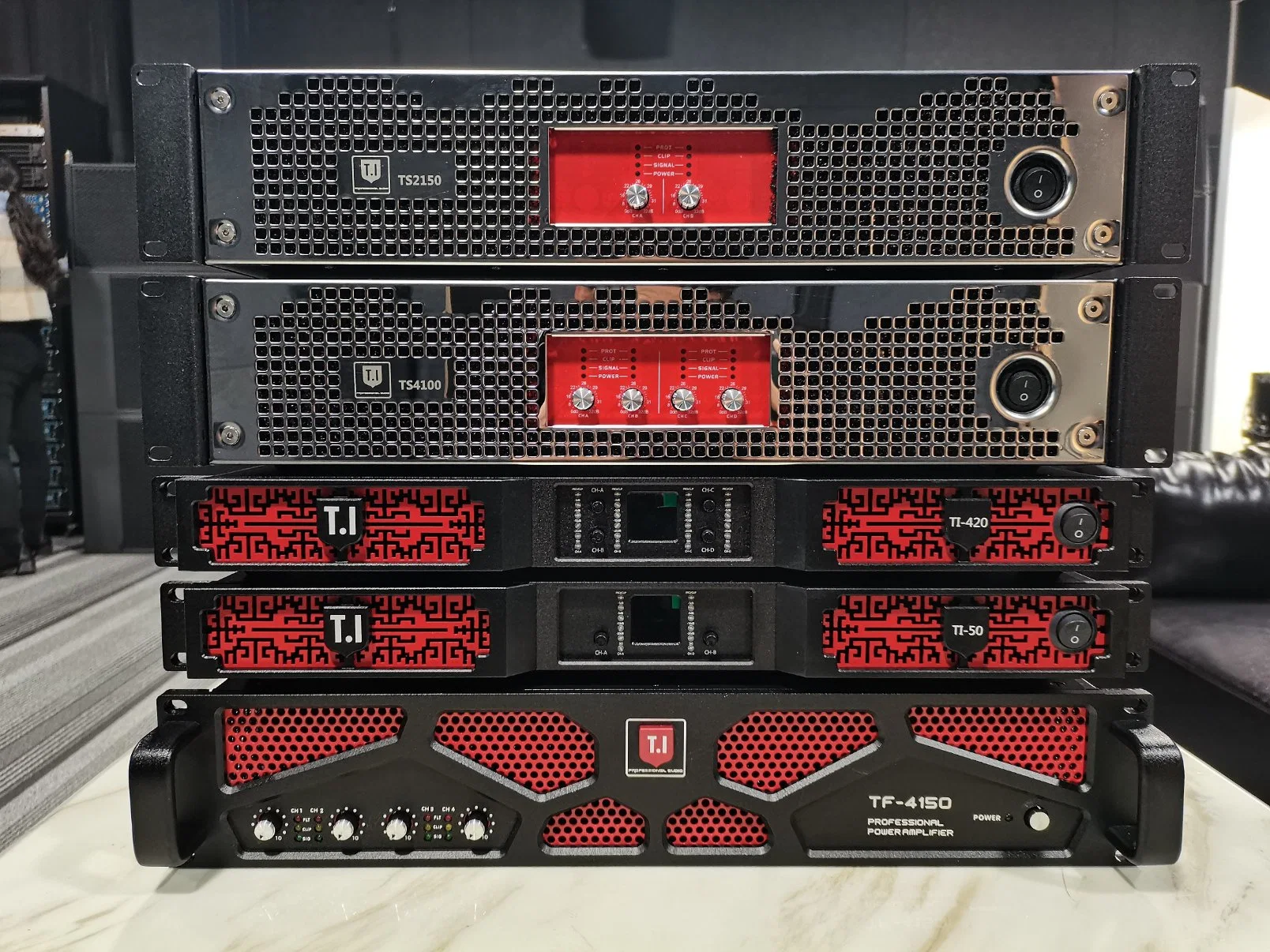 Grossista chassis de amplificador de potência de 2 canais Classe D 1000 Watts Anodizado