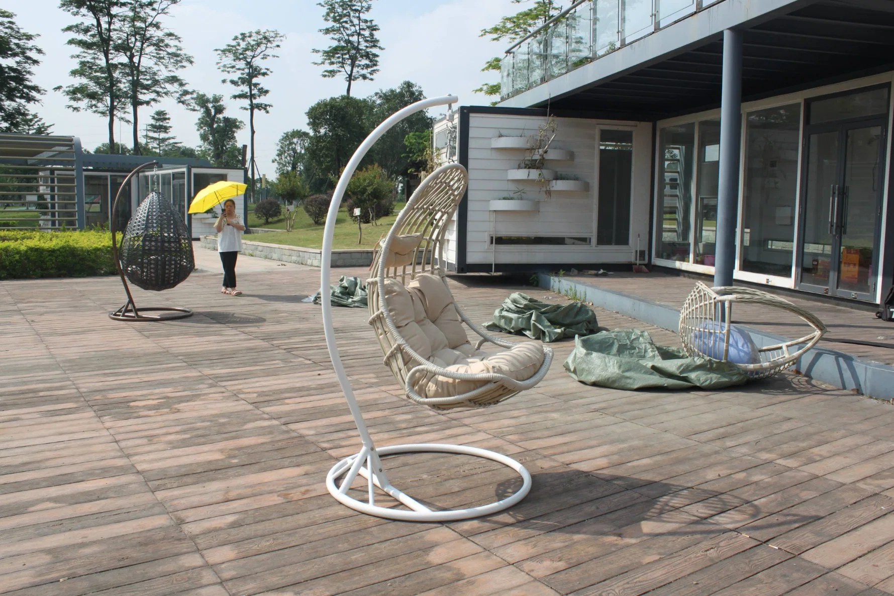 Rotary Customized OEM Foshan Bunnings Outdoor Egg Swing Chair with Good Service