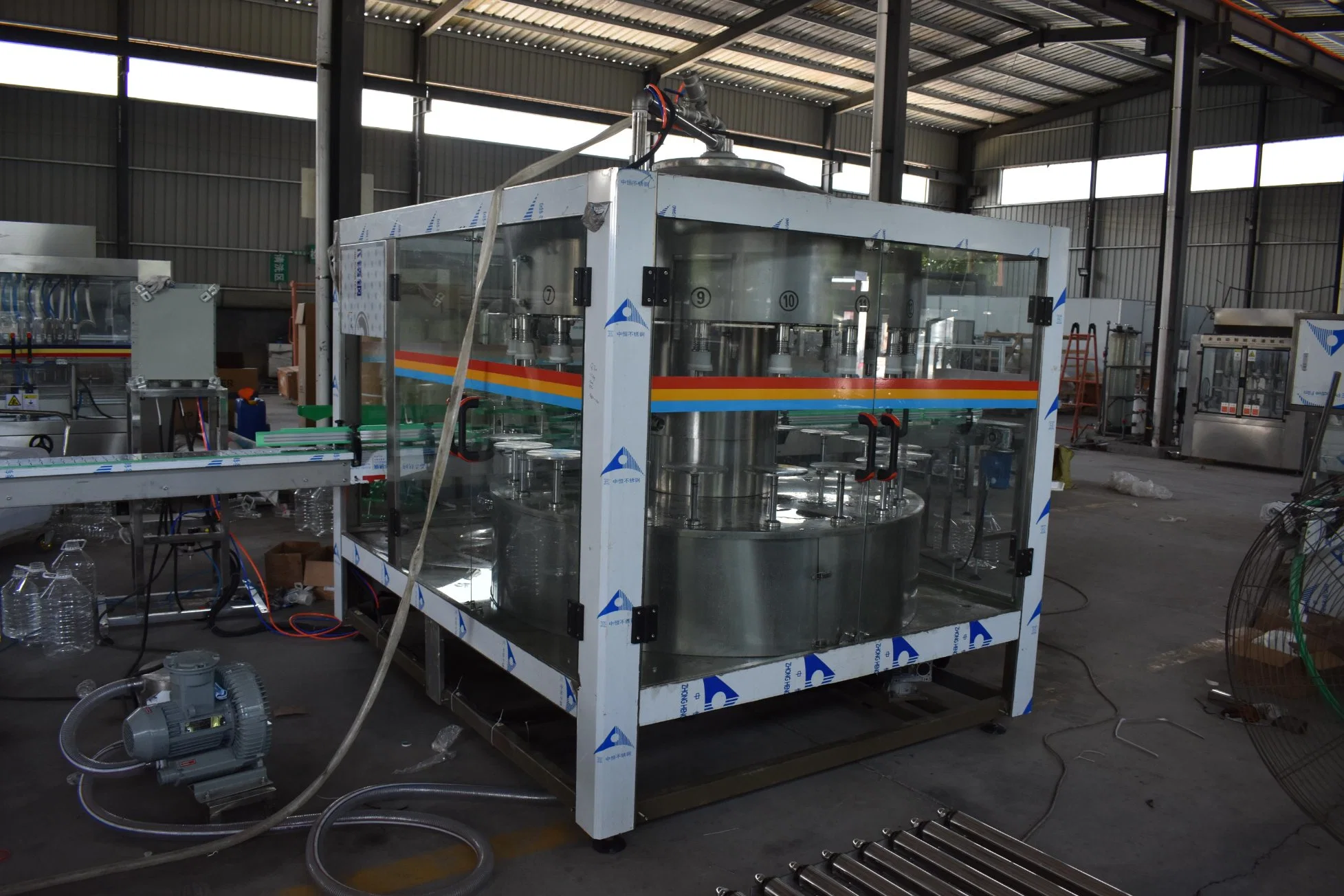 White Spirit Grape Wine Rotary Negative Pressure Bottling Filling Machine