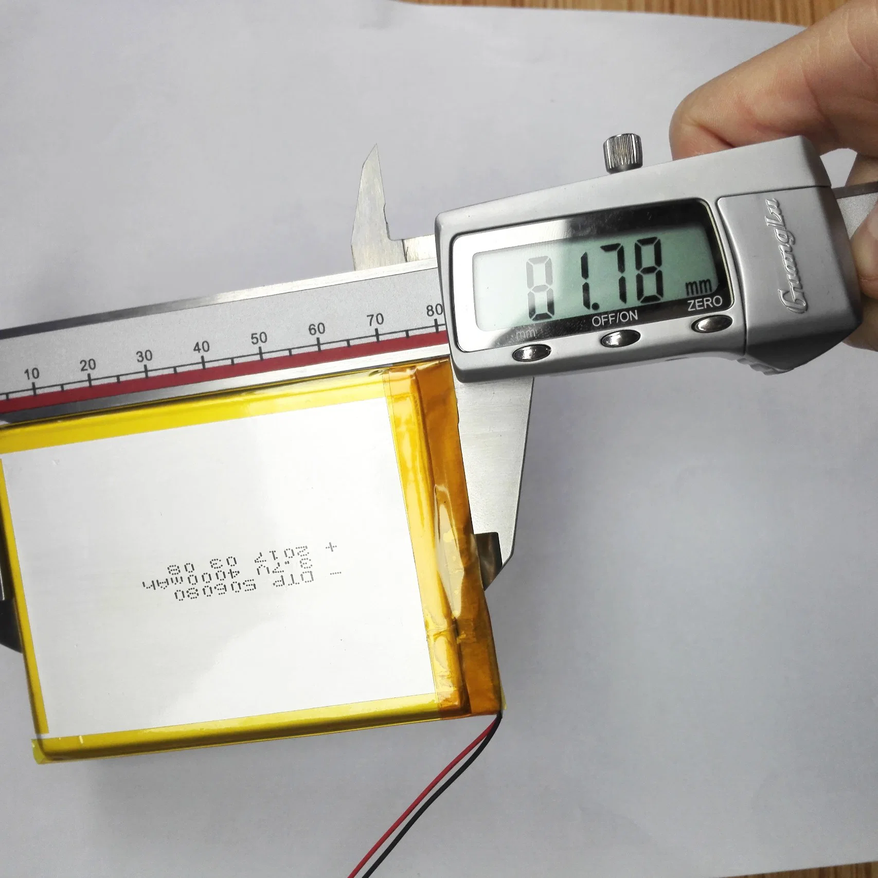 Rechargeable Lithium Li-Po Battery 506080 3.7V 4000mAh Polymer Cell for GPS Portable