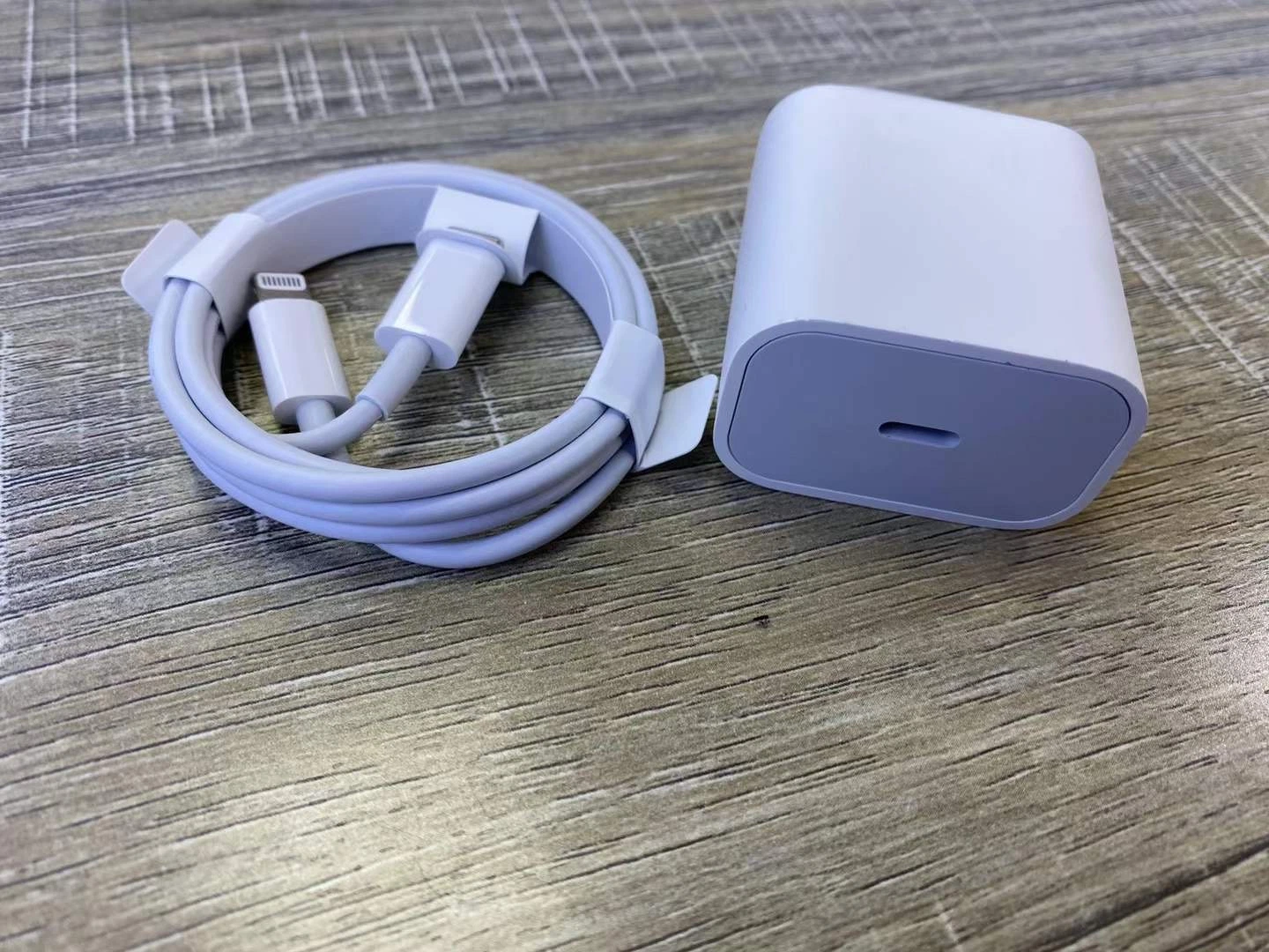 شحن شامل AAA+US EU UK PD شحن سريع 20 واط USB-C Power محول لشاحن كابل شاحن iPhone مع سعر المصنع شحنة سريعة ورخيصة