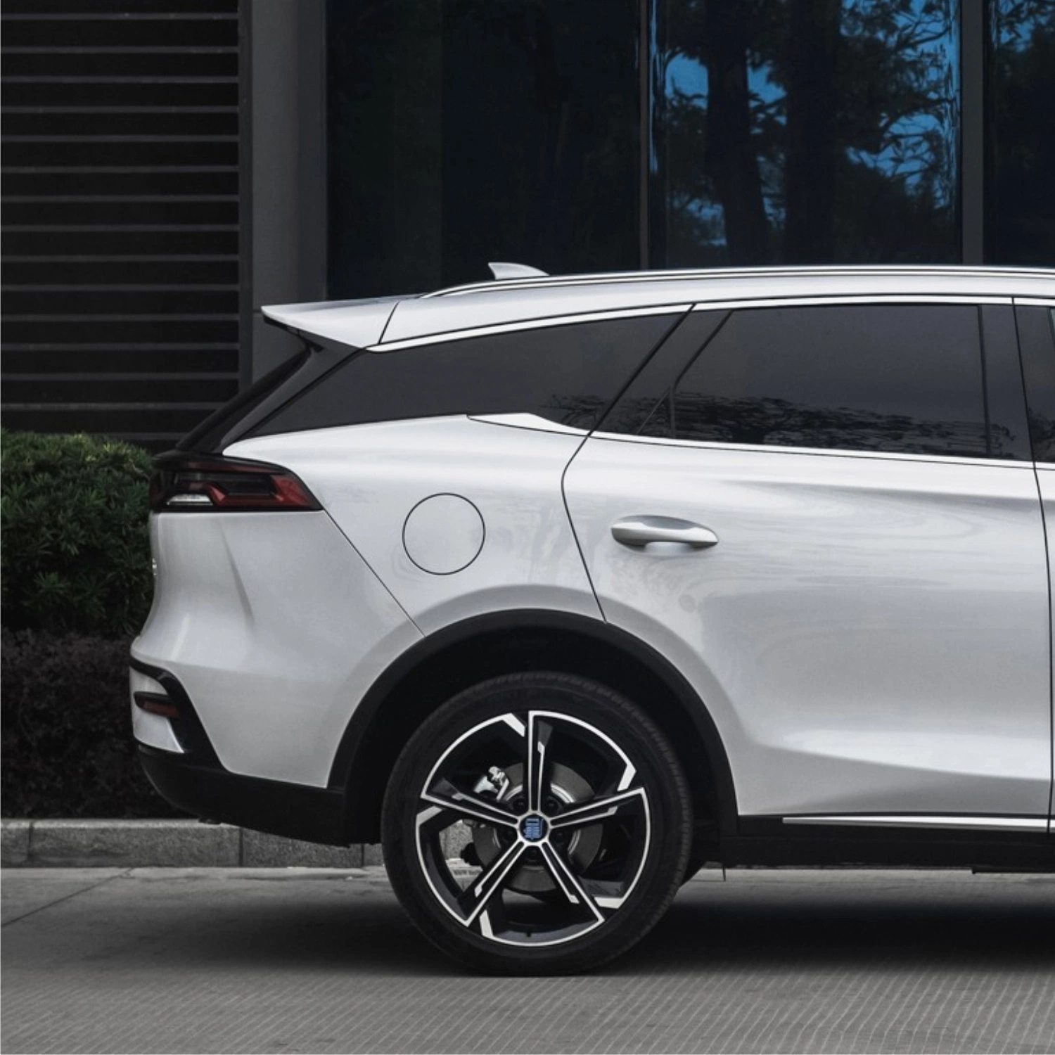 China's Best New Energy Fast Charging Electric Vehicle Series Dmi Intelligent Comfort 7-Seater SUV Equipped with Long Range 730km Battery