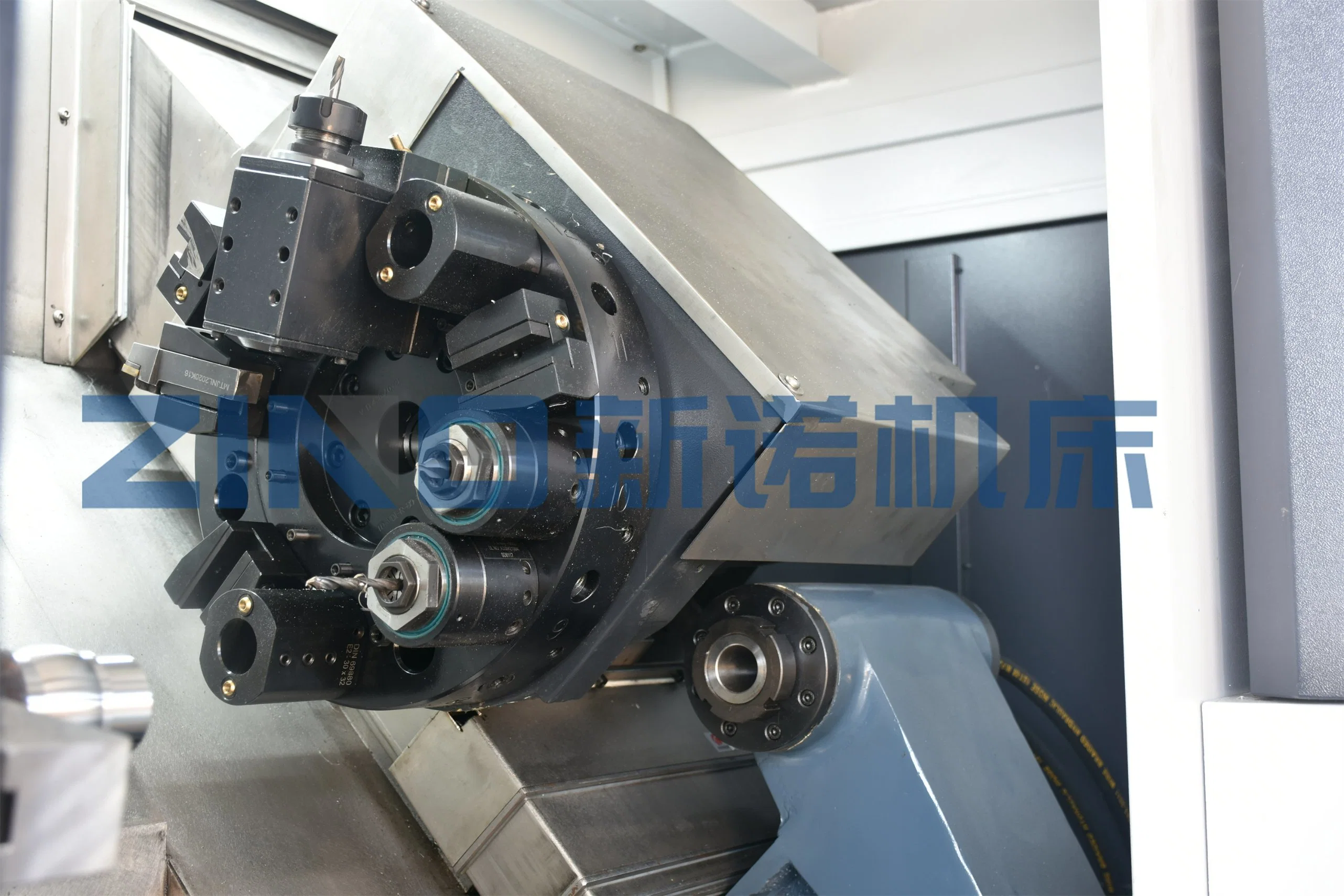 سرير مزدوج Tc40L CNC Lathe مع دوران برج القدرة و آلة التفريز