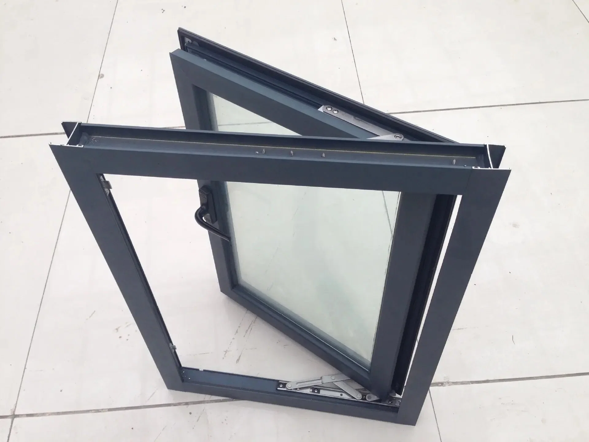 Aluminium-Kasement-Fenster Standard Badezimmer-Fenster Aluminium-Rahmen Aluminium-Metall Angezeigt