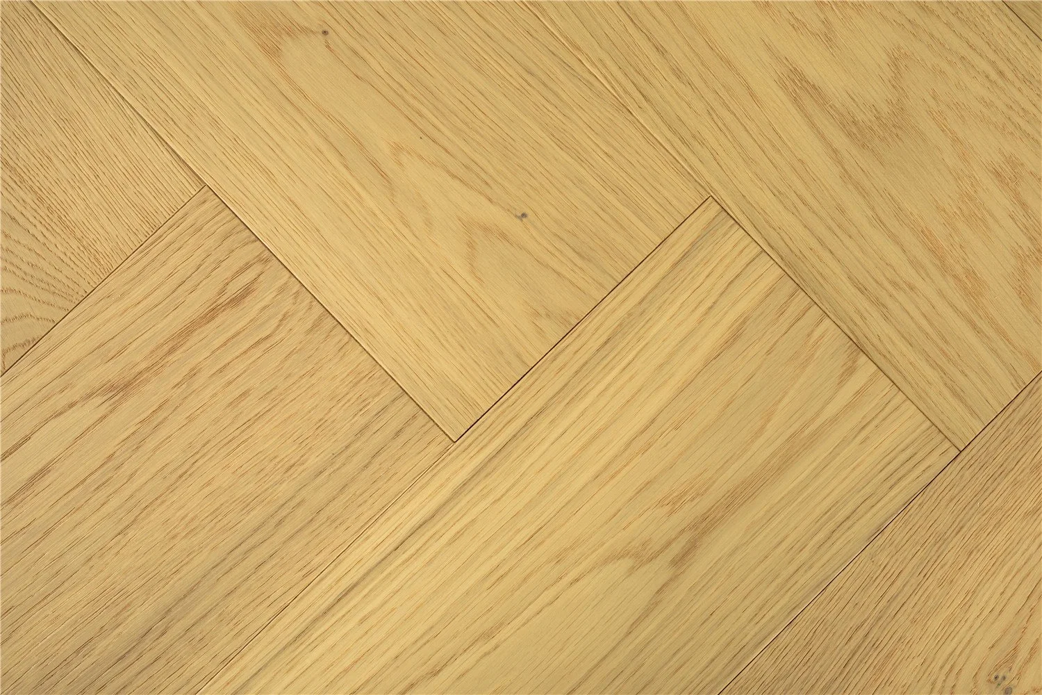 Latest Product Essence Engineered Oak Flooring/ Multi-Ply Parquet Flooring/Herringbone or Chevron Flooring