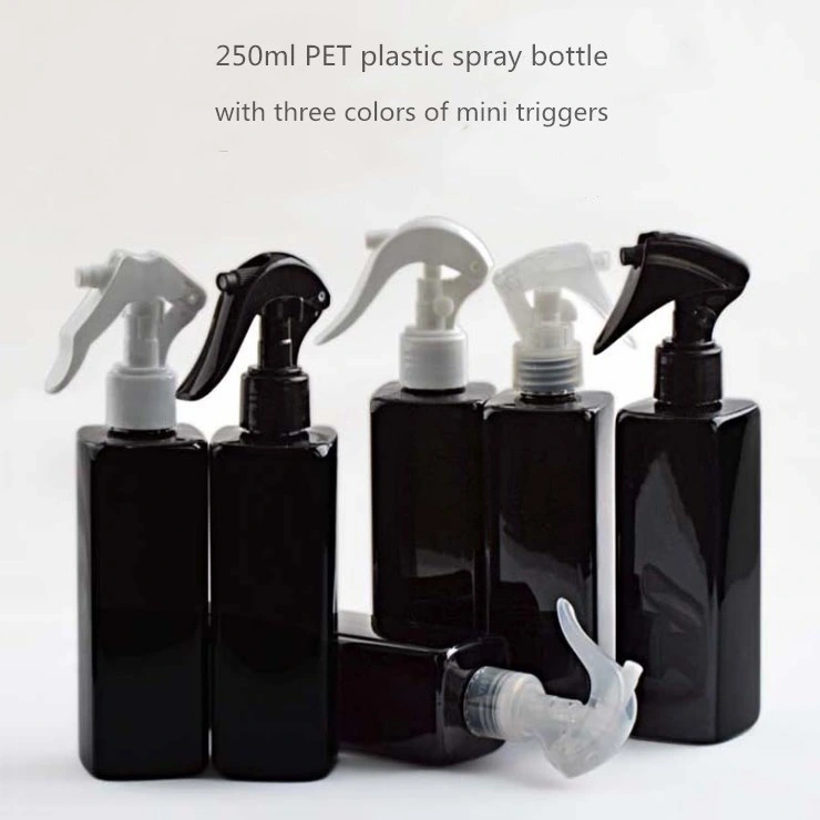زجاجة بلاستيكية للحيوانات الأليفة في مربع أسود سعة 250 مل مع مرشة صغيرة