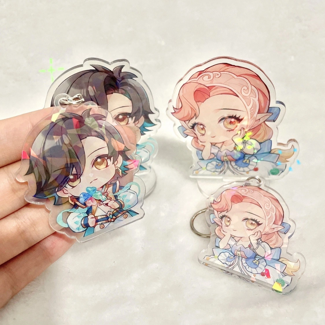 Porte-clés en acrylique Colle de dépôt double face transparent créatif sur le dessin animé personnalisé Porte-clés laser Anime Figure porte-clés