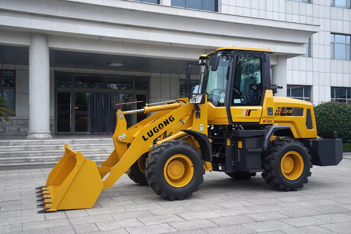 ISO Approved 76kw Lugong Backhoe Excavator Grapple Log Articulated Wheel Loader with Good Service LG938