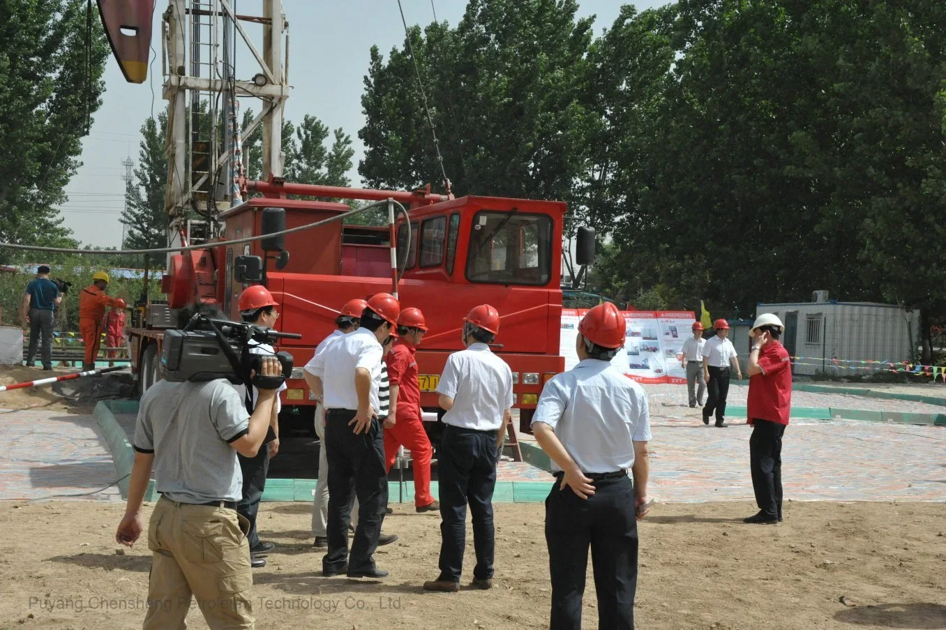 Los motores diesel y reacondicionamiento de batería de alimentación de doble plataforma elevadora Munted torre de perforación de pozos petroleros Service