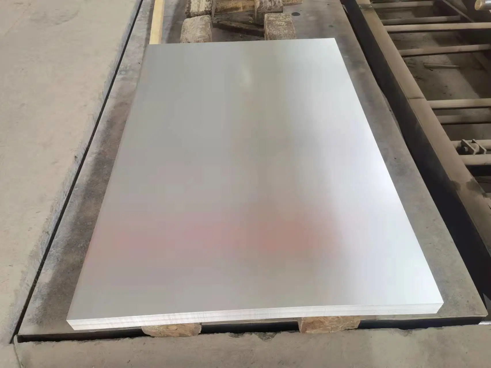 High Strength Hot Dipped Galvanized Q235B Standard Checkered Sizes ASTM A36 Mild Steel Chequered Plate for Boiler Plate and Build Sector