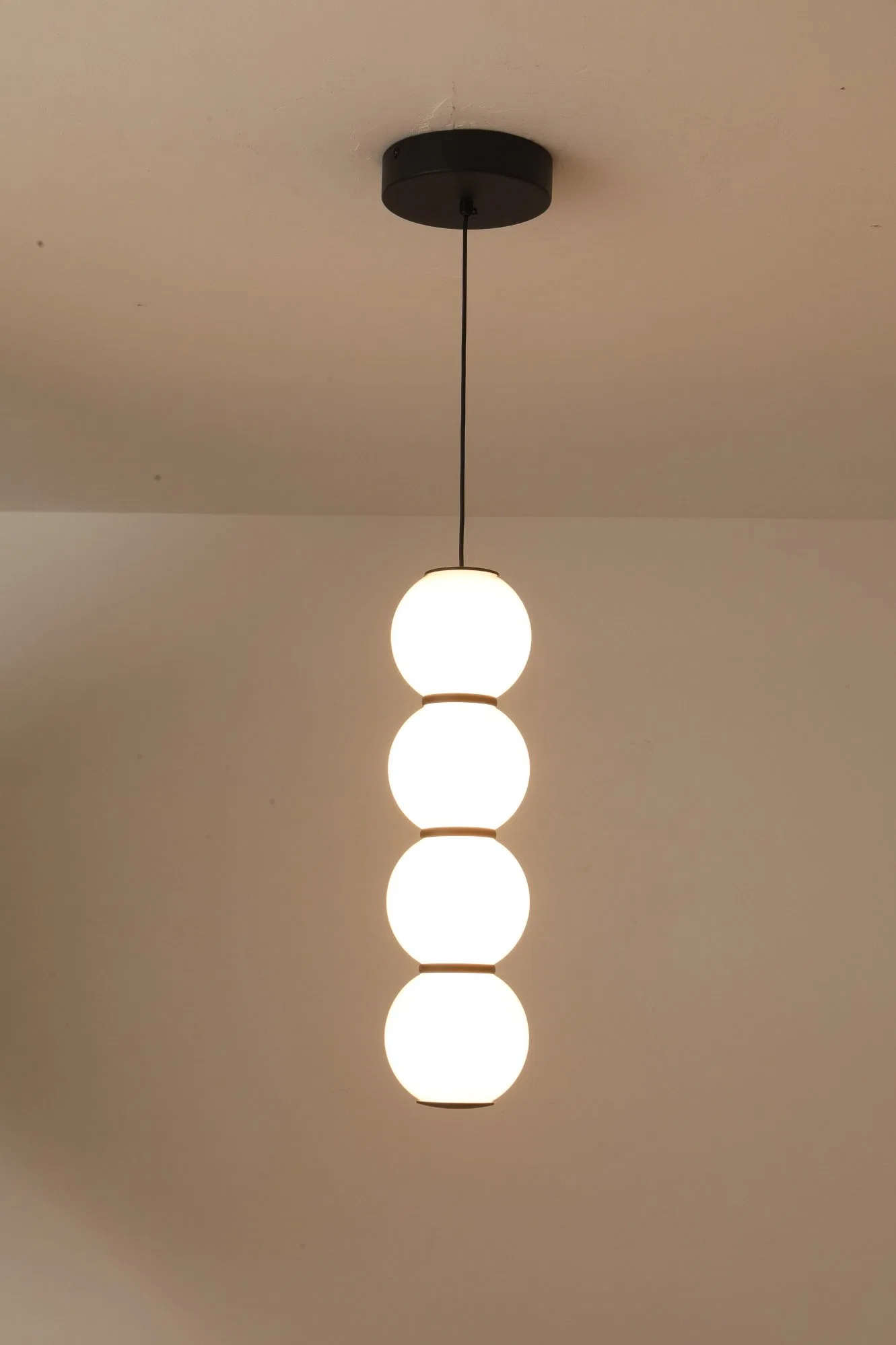 Iluminación Masivel moderno y contemporáneo de la fábrica de forma de bola de cristal colgante Nordice LED de luz con un estilo sencillo para oficina en casa Restaurante