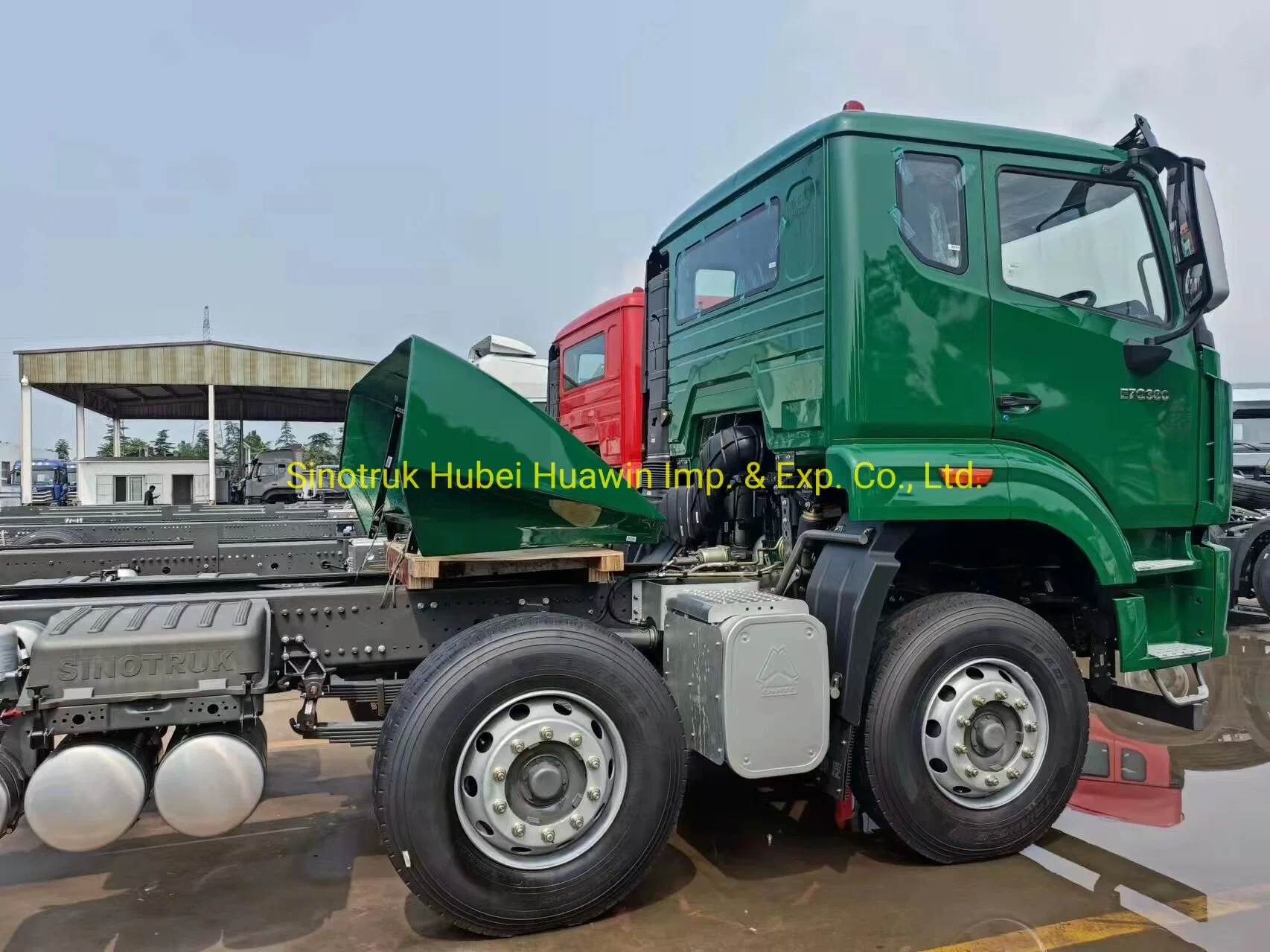 Sinotruk 8X4 12 ruedas de carga Chaiss Derecha