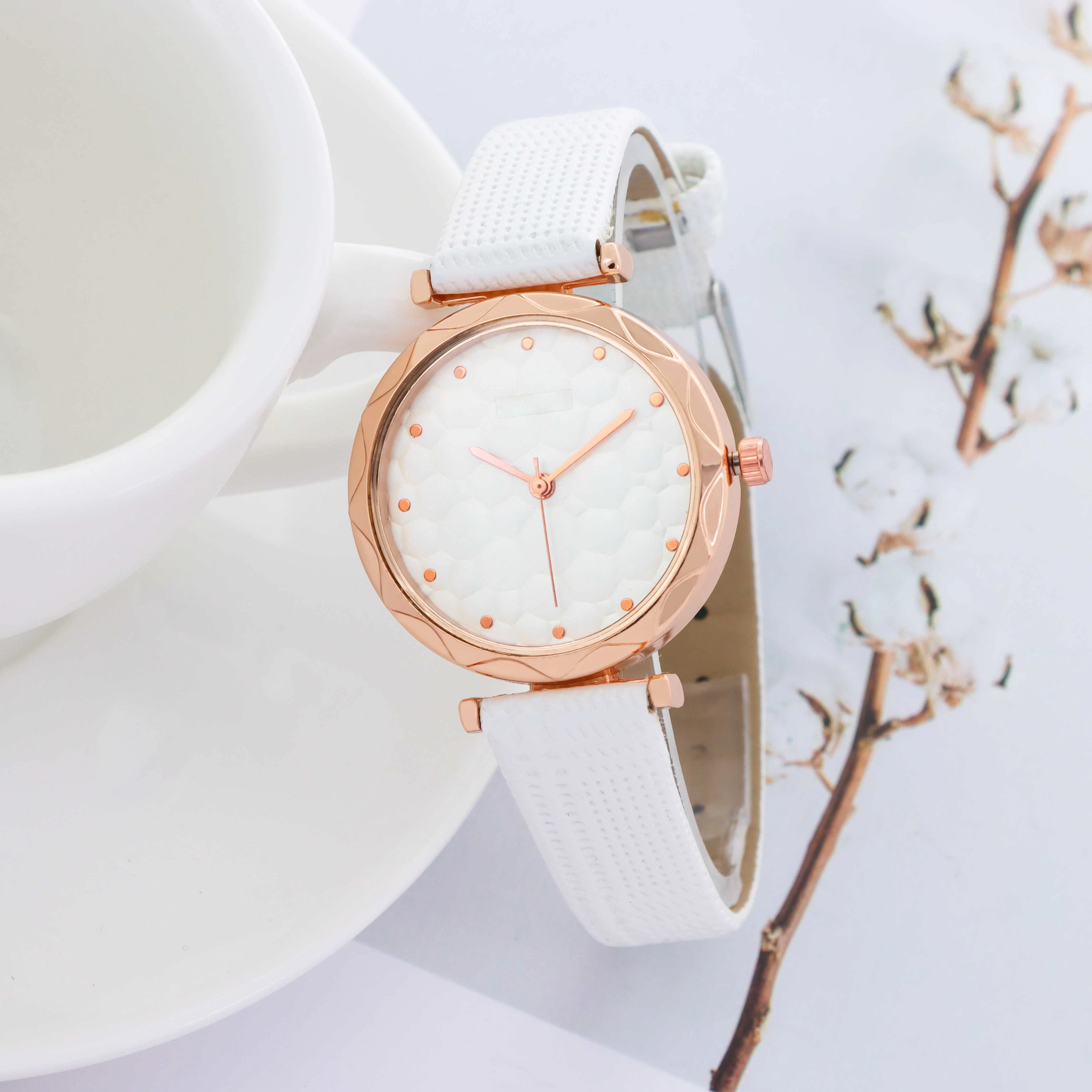 Fashion Quartz Lady Gift Watch for Women Promotion Watch Factory Wholesale/Supplier