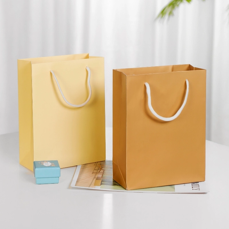 Fábrica Custom Printing Logo Compras cartón de lujo Protección del medio ambiente Cosmética Bolsa de regalo al por mayor Bolsas de papel de embalaje