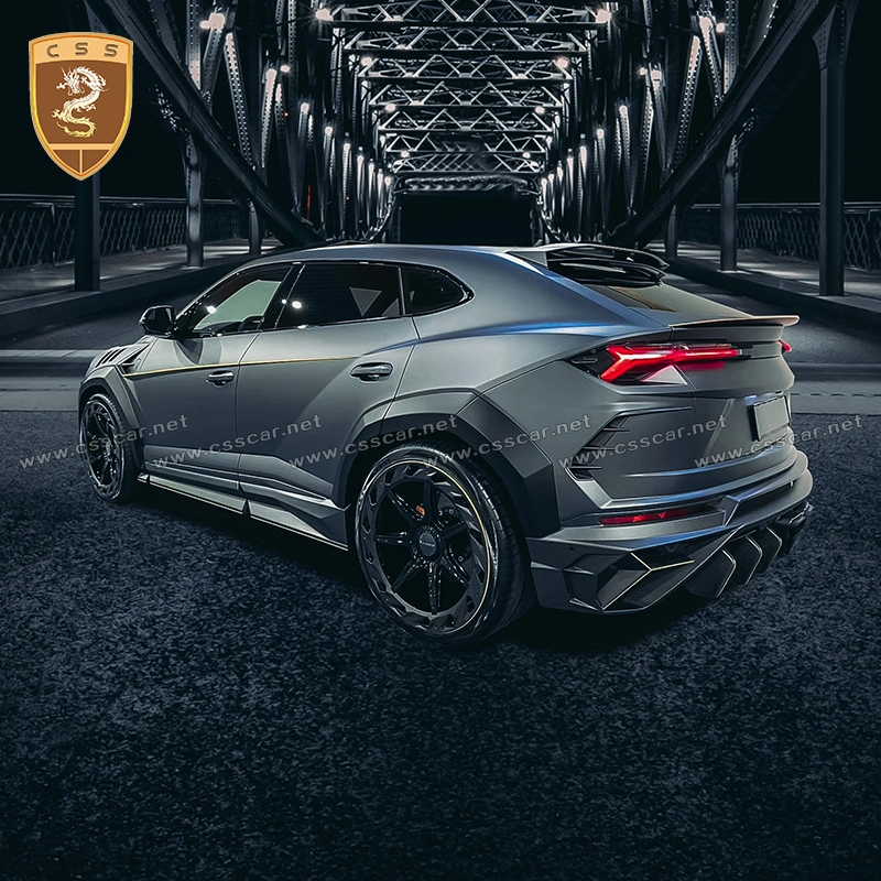 La mitad frontal de coche en fibra de carbono paragolpes trasero para el Lamborghini Urus Mansory amplia Bodykit