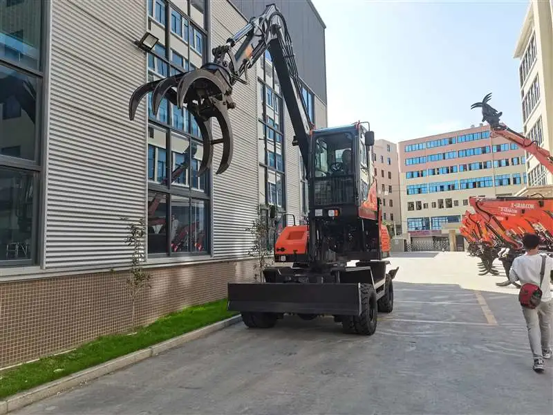 Pelle sur pneus pour pelle à raclage métallique Jinggong avec grumes forestières Chargeur à grappin