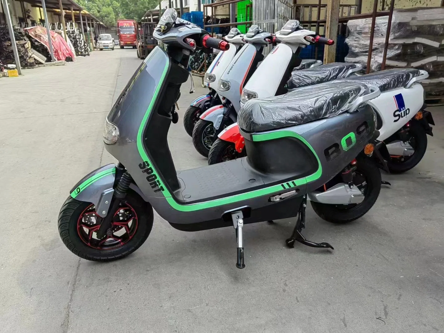 1000W Electric Motorcycle Best-Seller with Portable Lithium Battery Sport Moped E-Scooter for Adult