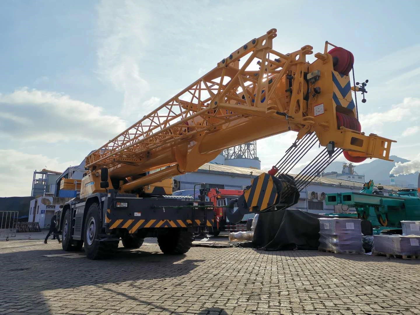 XCMG Official Manufacturer 50 Ton Rough Terrain Crane Xcr55L4 China Hydraulic Mobile New 4 Wheel Rough Terrain Crane Machine for Sale