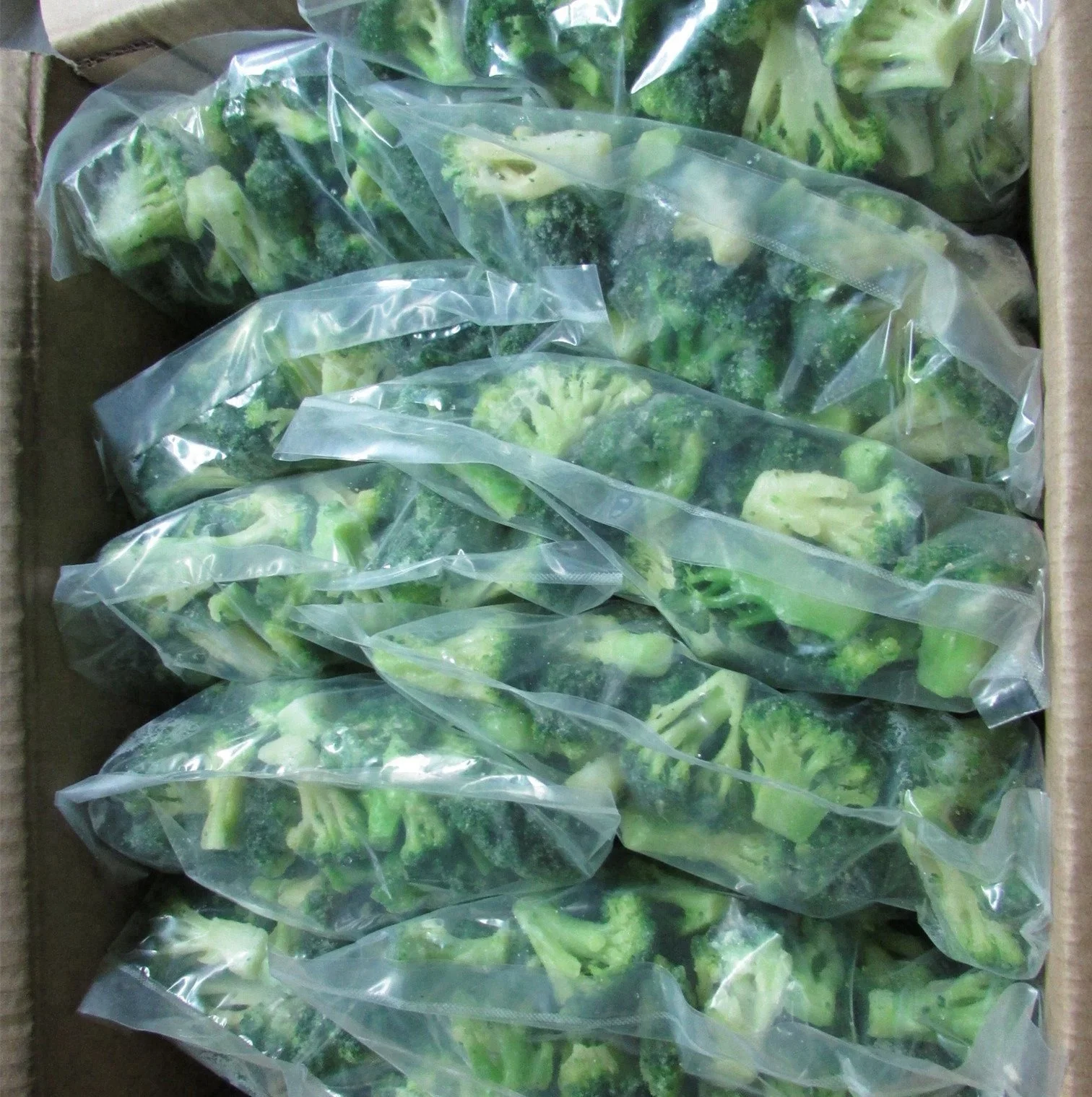 Winter Crop No Worm Factory Price 4-6cm IQF Frozen Broccoli