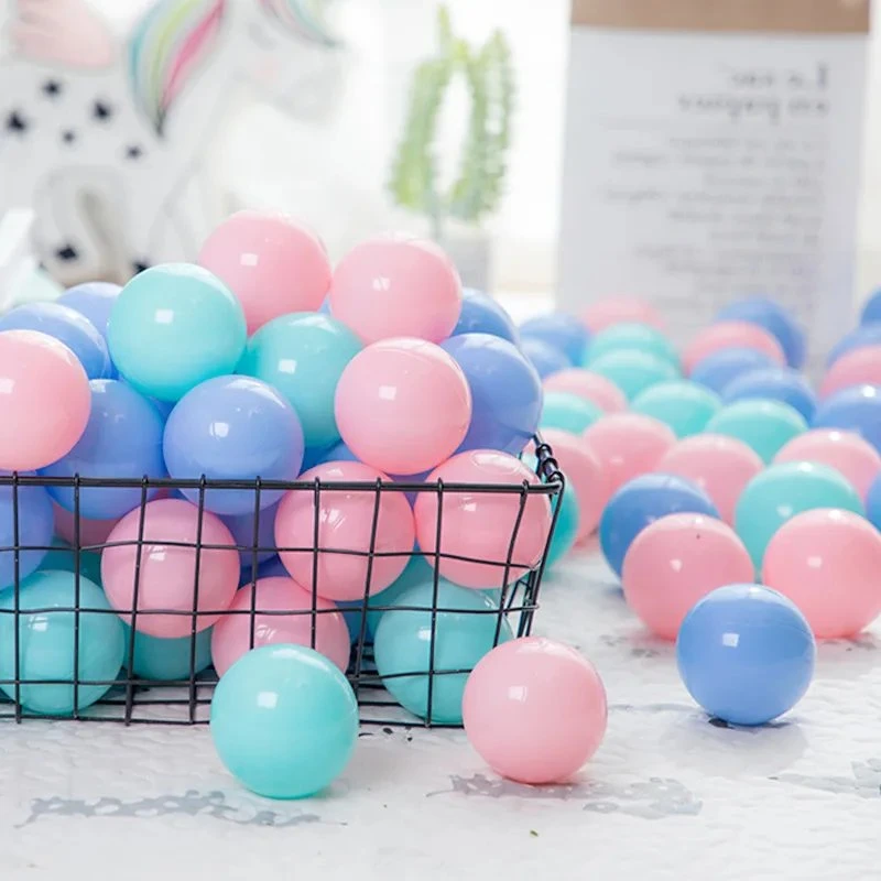 Bola plástica para niños llena de color de polietileno