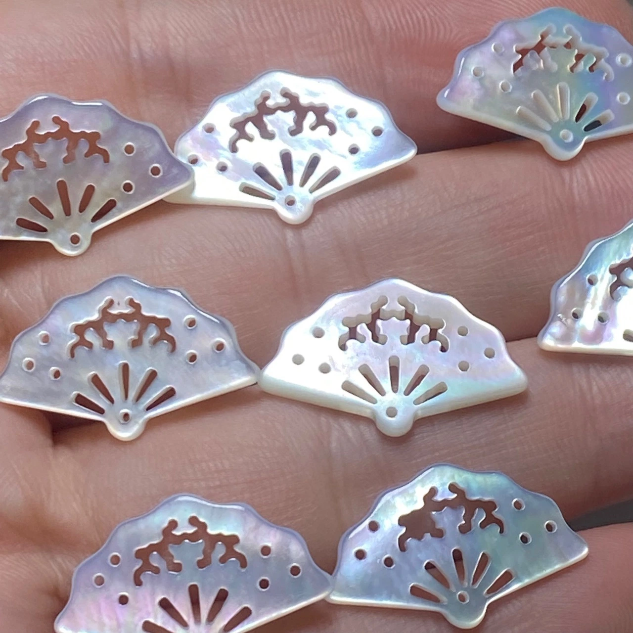 Geschnitzte Shell Fan Edelstein Perlen für Schmuck Anhänger