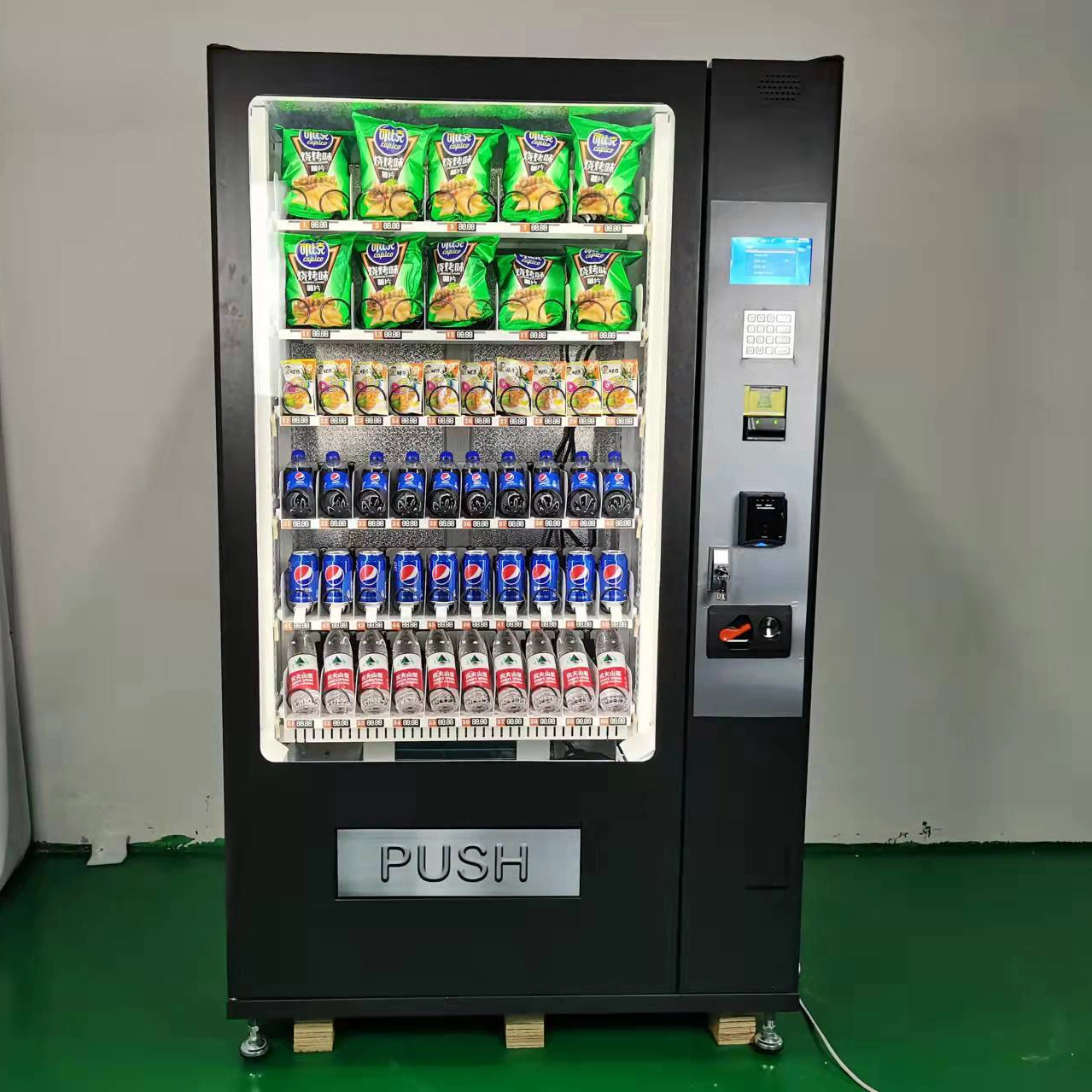 Outdoor Vending Machine WiFi Intelligent Touch Screen Selling Healthy Snack