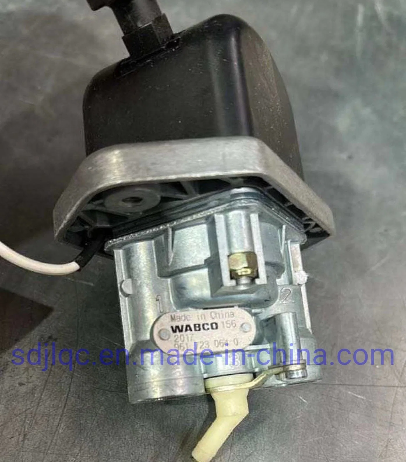 Hot Selling Original 9617231570 Hand Brake Valve for European Truck Parts