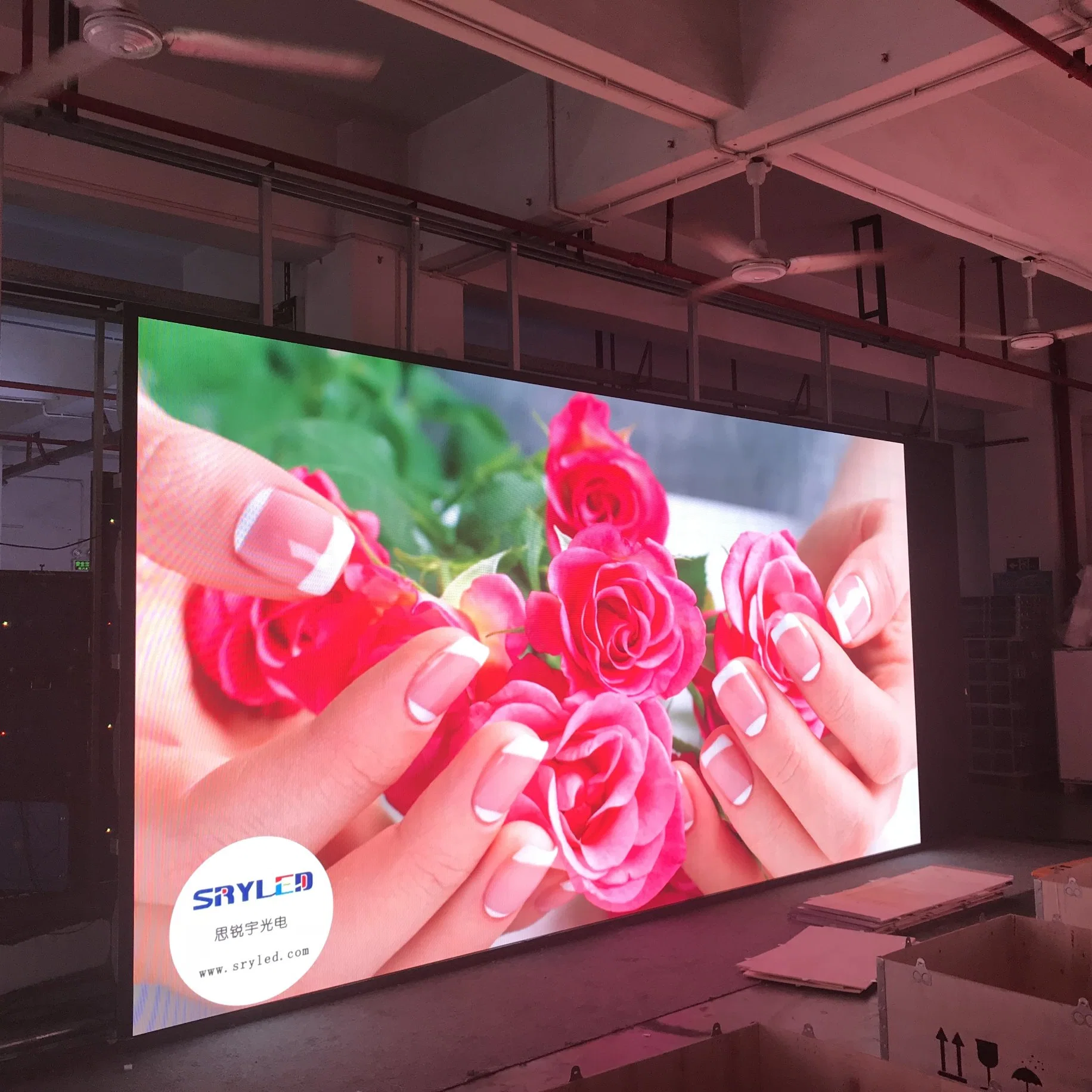 Innen P1,2 P1,5 P1,8 P2 P2,5 P3 P4 Curved Soft Flexible LED-Bildschirm-Ausstellung Messe zylindrische Säule Video Wand faltbare LED-Bildschirm