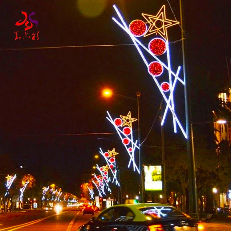 Shooting Star montado en el polo al aire libre muestra el motivo de la calle de Navidad la iluminación de la ciudad de grado comercial show de luces de noche