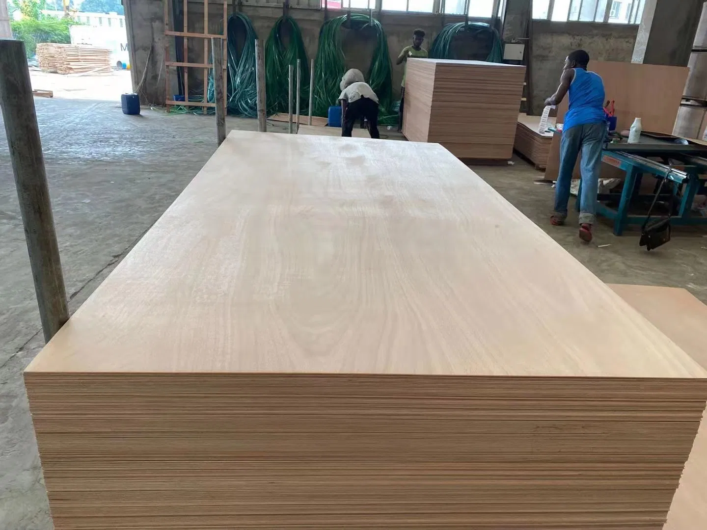 Wholesale/Supplier Cheap Okoume Board Okoume Plywood for Furniture