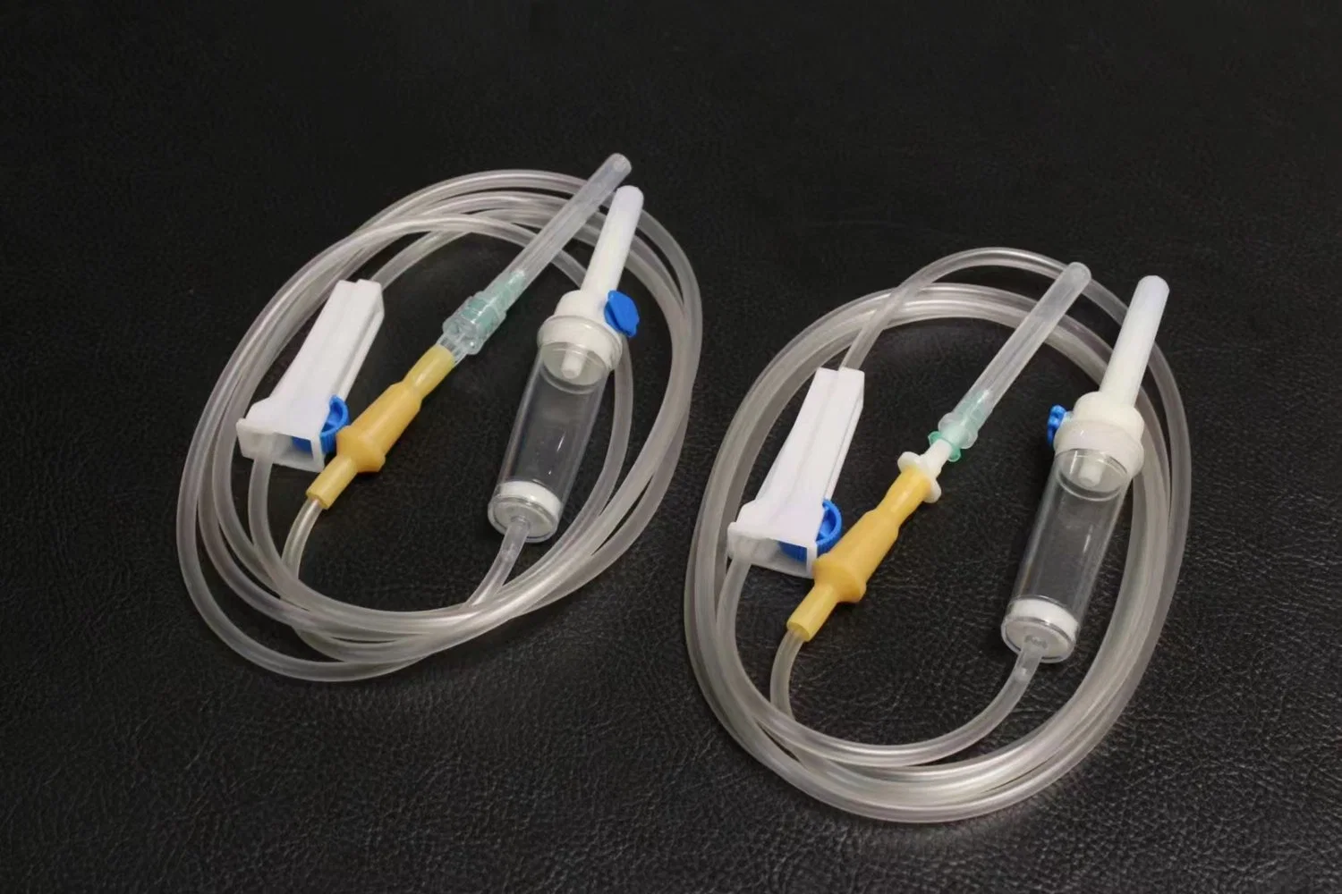 Sistema de infusión IV desechable para suministros médicos con CE e ISO Homologación IV de fábrica GMP