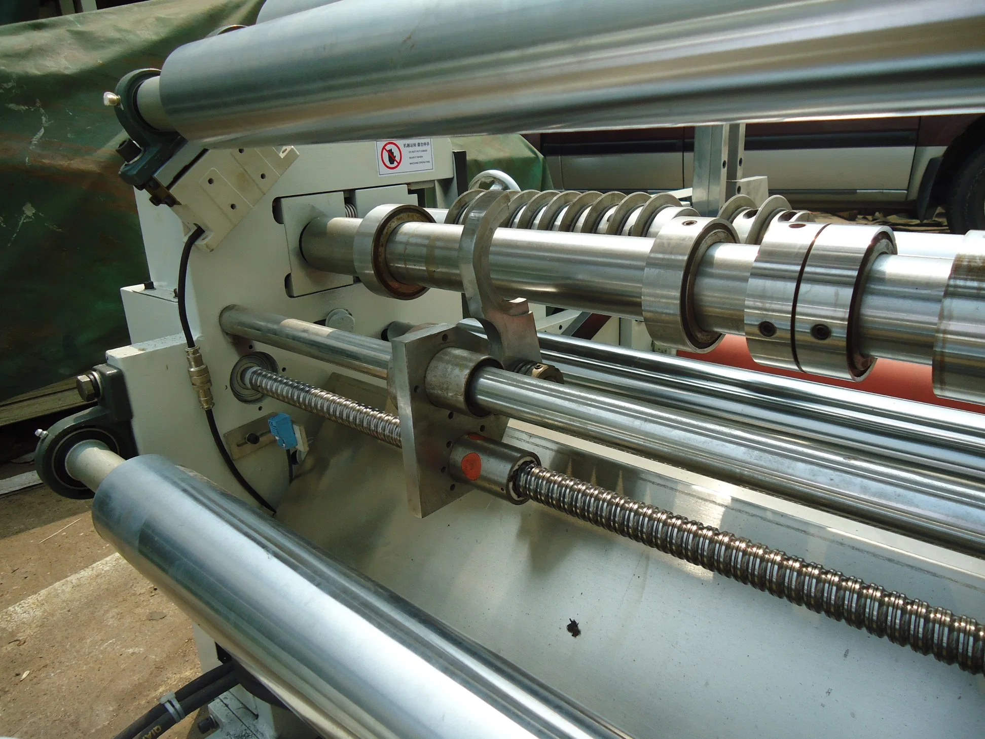 ماكينة الطباعة وإعادة لف الورق عالية السرعة مع الشد التلقائي النظام