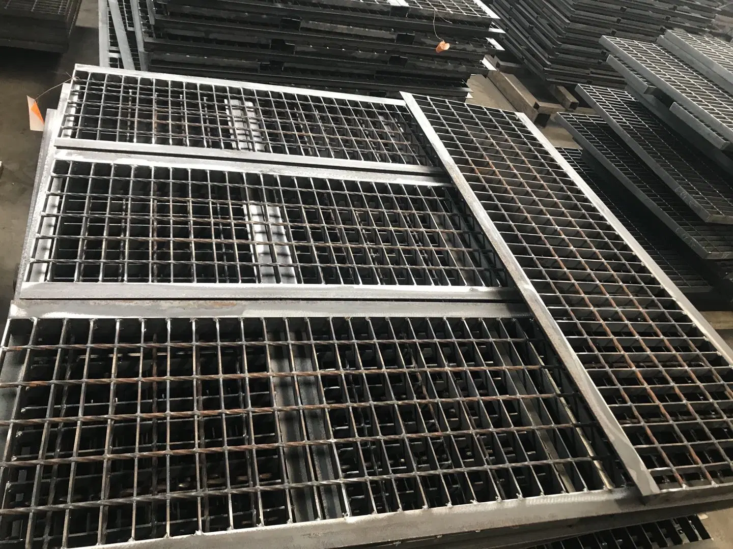 Factory Supply Stainless Steel Floor Drain Grate/Galvanized Steel Grating Walkway