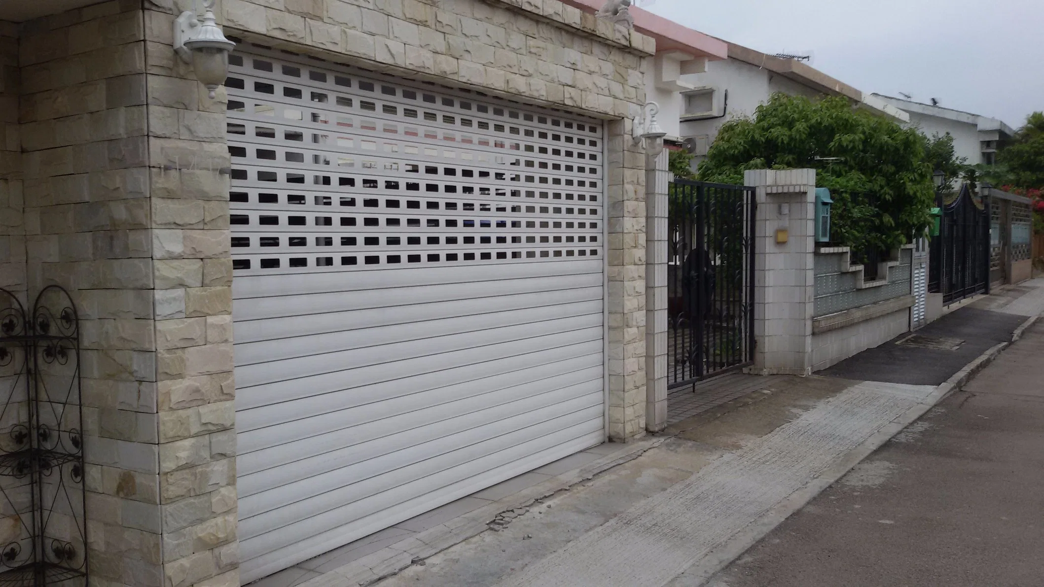 Ver a través de aluminio de puerta de obturación giratoria / obturador de rodillo de ventilación perforado