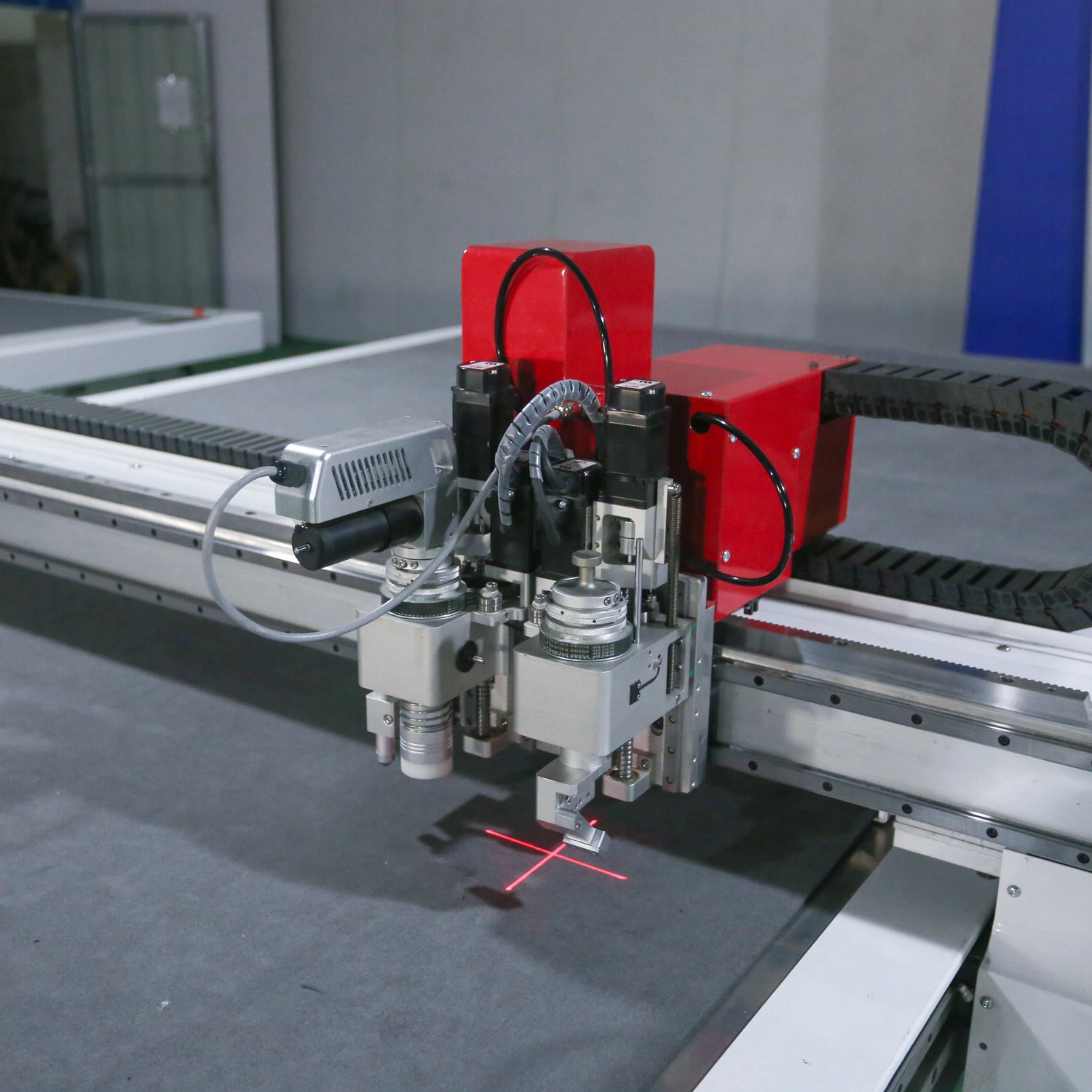 China Manufactured CNC Oscillating Automatic Knife Fabric Cutting Machine