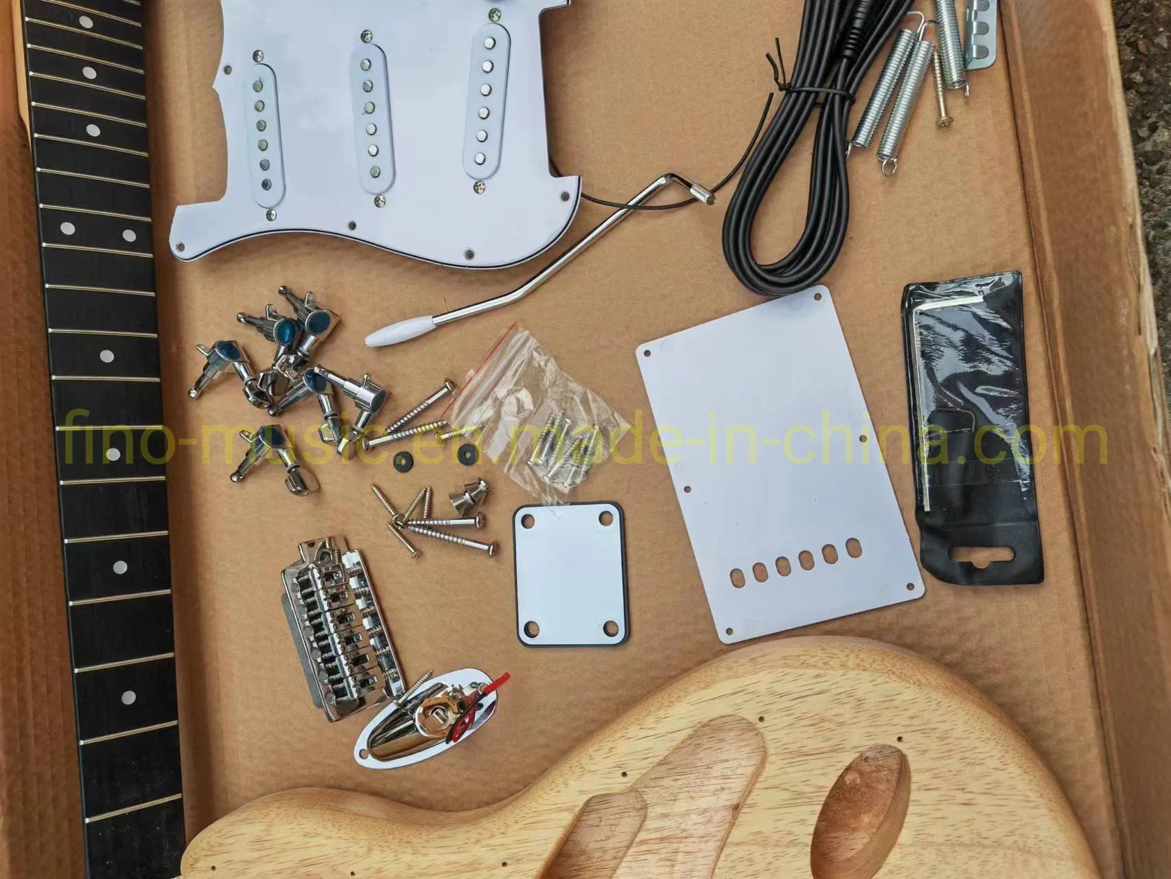 OEM ODM Wholesale/Supplier DIY Strato Electric Guitar Pack Europe Quality Musical Instruments