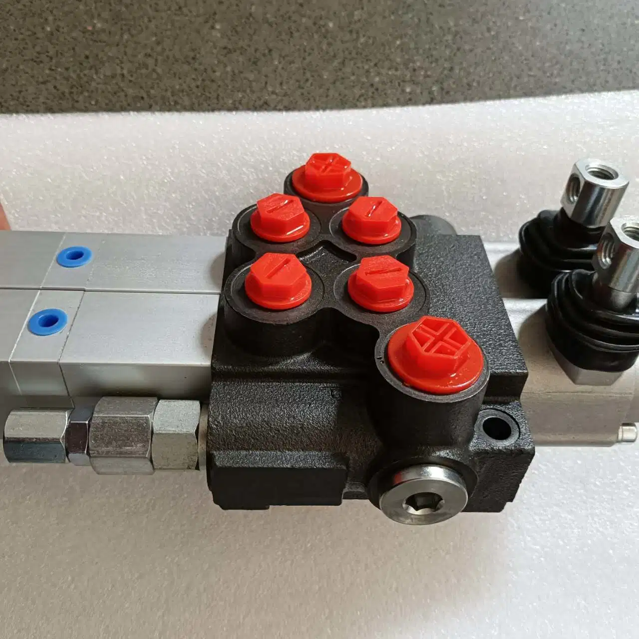 Hot Sales P40 Series of 1p40, 2p40, 3p40, 4p40, 5p40, 6p40, 7p40, 8p40 Integral Multi-Way Directional Valve, Hydraulic Monoblock Valve