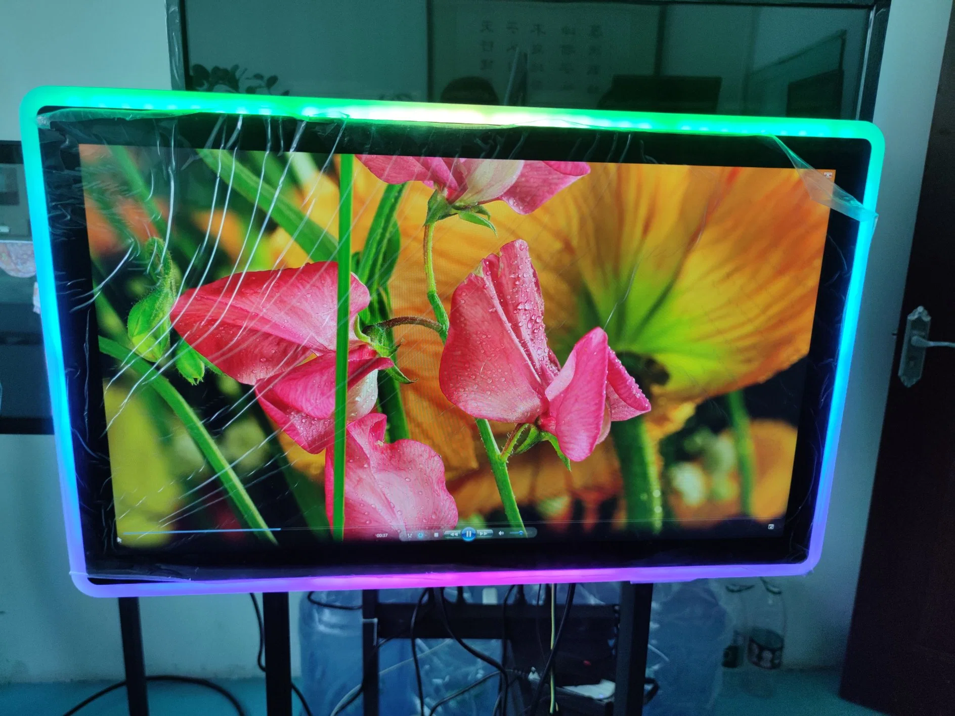 شاشة تلفزيون 32 بوصة شاشة إعلان 4K منحنية مشغل LCD اللمس اللاسلكي